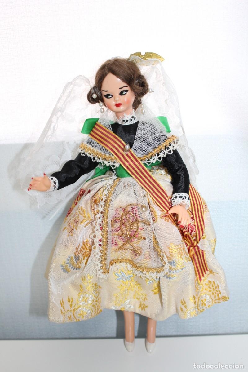 Mu&ntilde;eca espa&ntilde;ola clasica: MU&Ntilde;ECA DE CELULOIDE VESTIDA REGIONAL - A&Ntilde;OS 60 - Foto 1