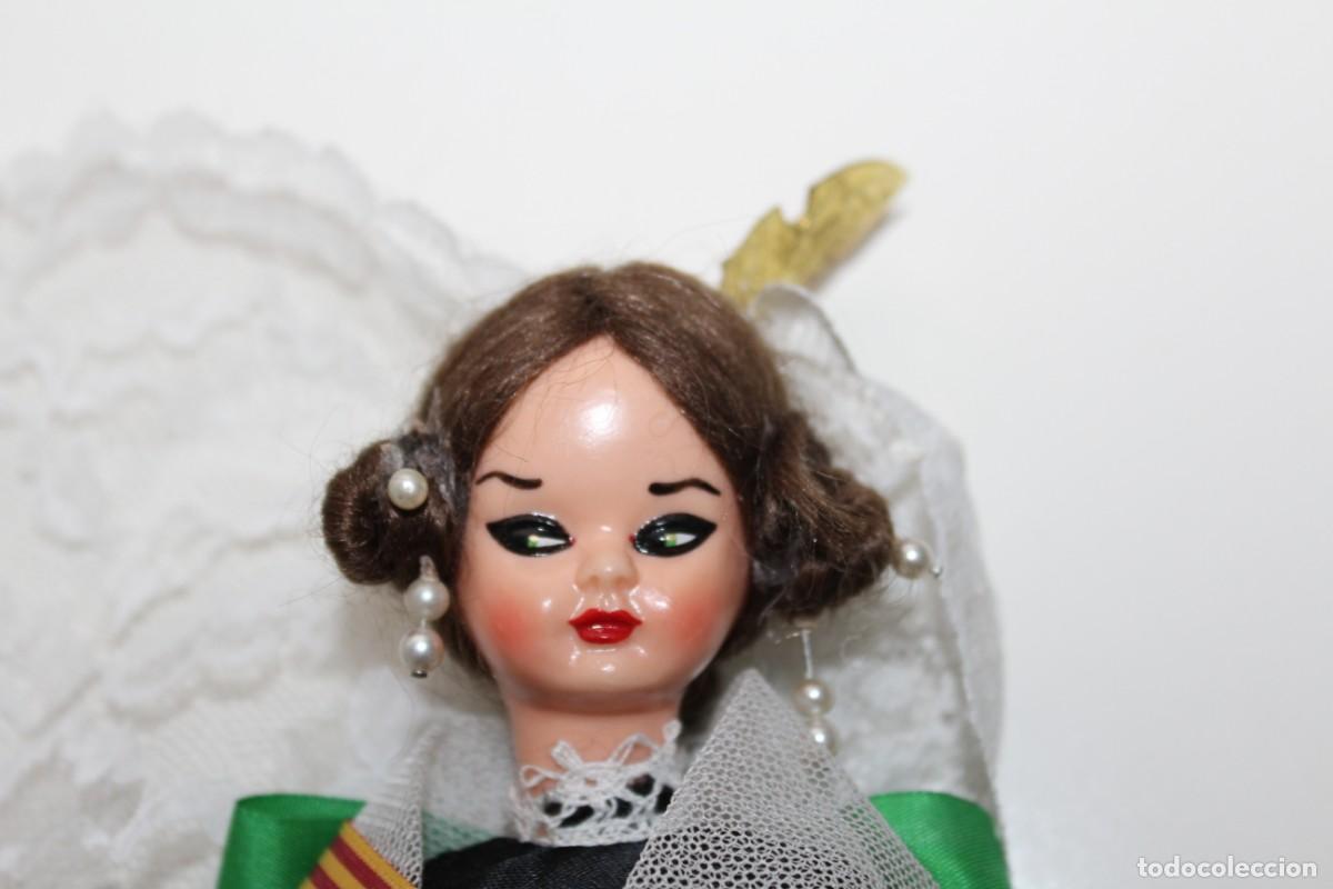 Mu&ntilde;eca espa&ntilde;ola clasica: MU&Ntilde;ECA DE CELULOIDE VESTIDA REGIONAL - A&Ntilde;OS 60 - Foto 3
