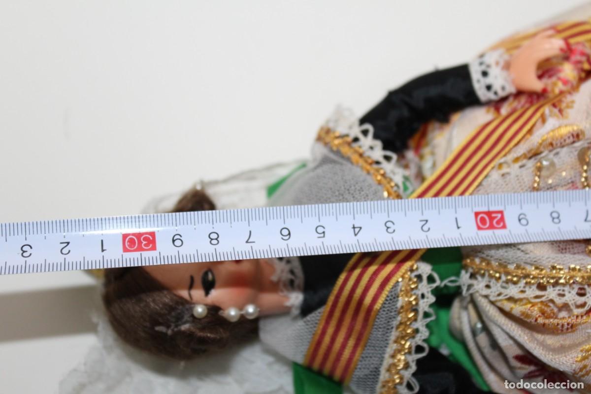 Mu&ntilde;eca espa&ntilde;ola clasica: MU&Ntilde;ECA DE CELULOIDE VESTIDA REGIONAL - A&Ntilde;OS 60 - Foto 5