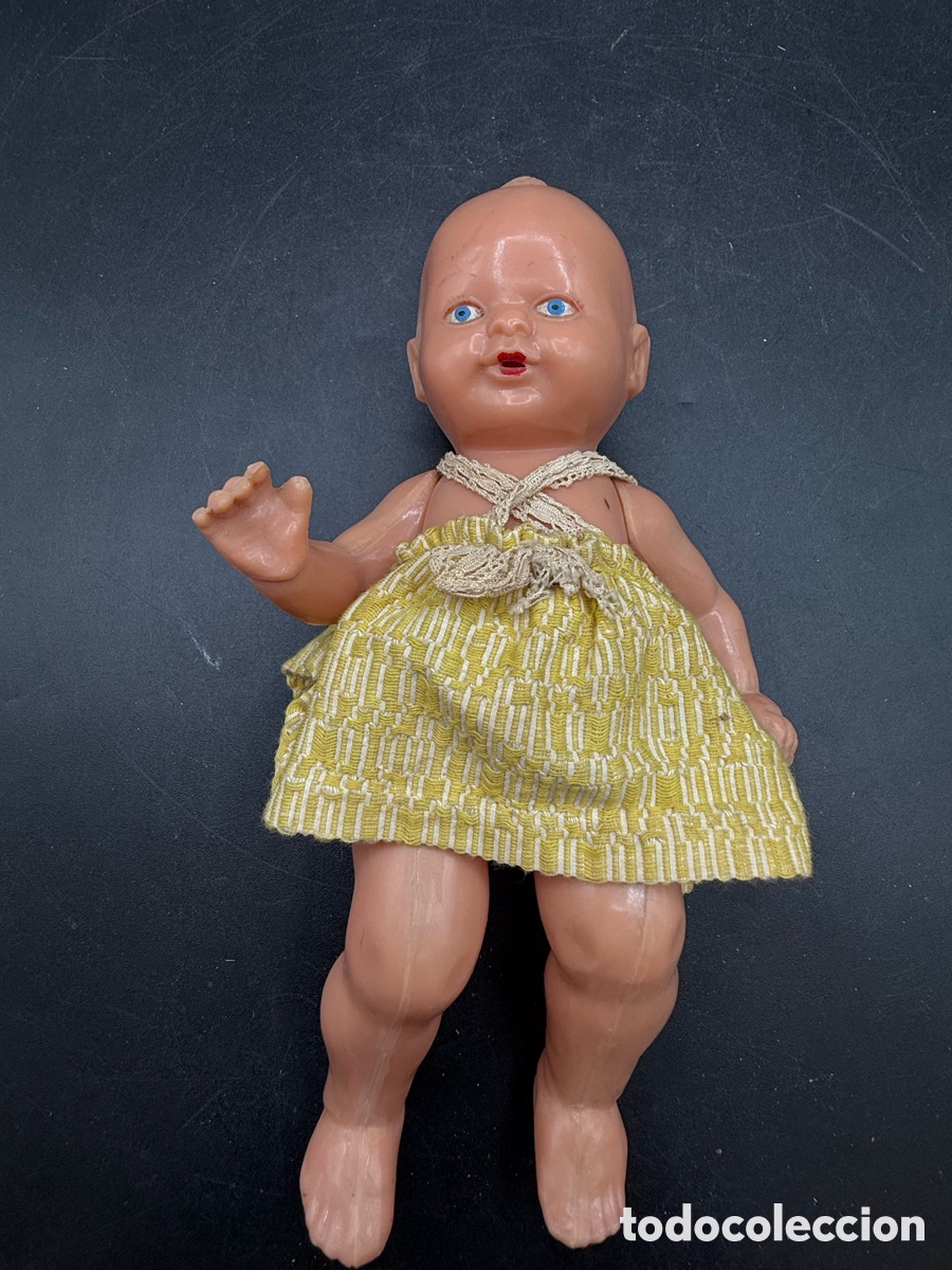 Mu&ntilde;eca espa&ntilde;ola clasica: Beb&eacute; articulado en celuloide con traje amarillo. 21 cms. - Foto 6