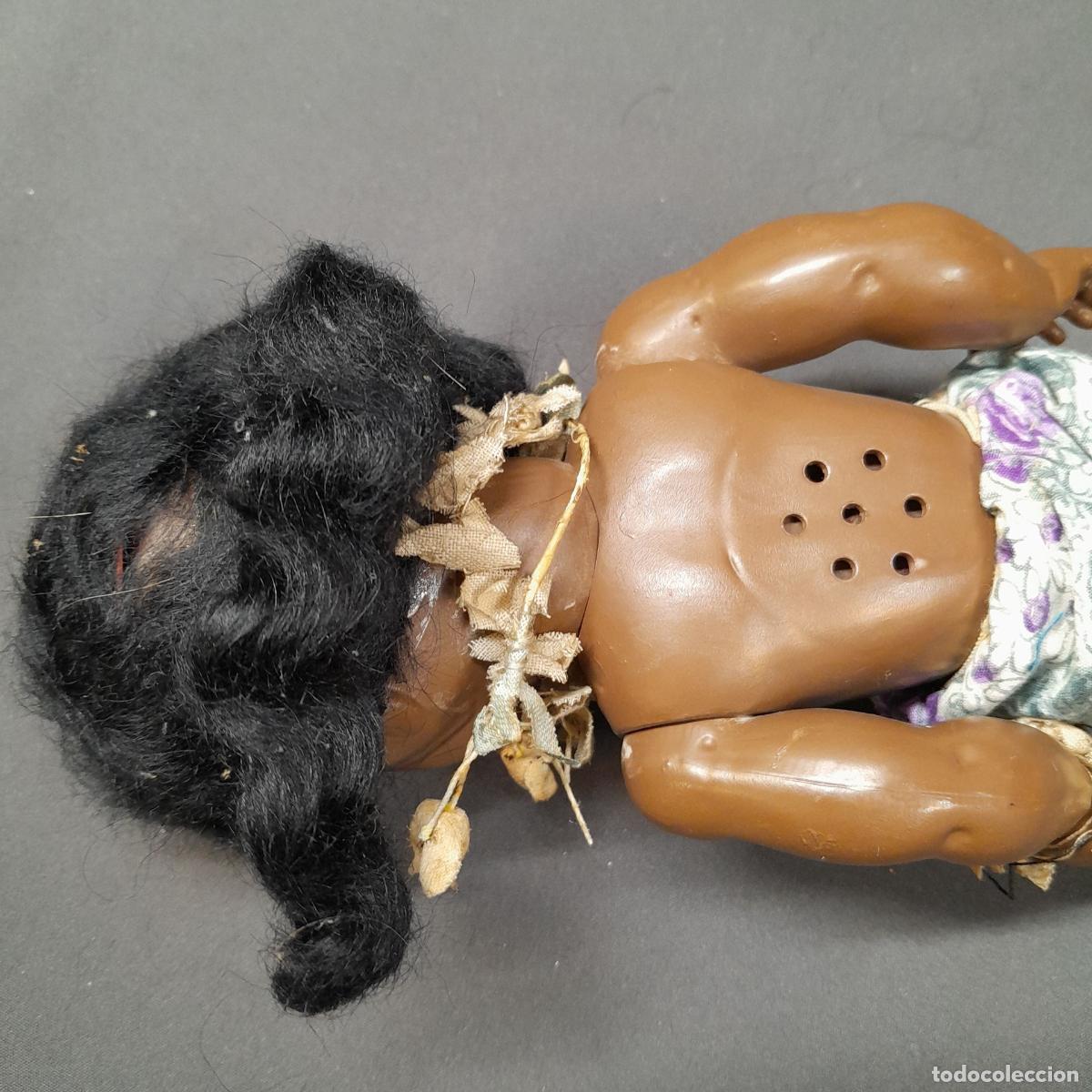 Mu&ntilde;eca espa&ntilde;ola clasica: MU&Ntilde;ECA NEGRA DE CELULOIDE CON OJOS DURMIENTES. 1950 CA. - Foto 6