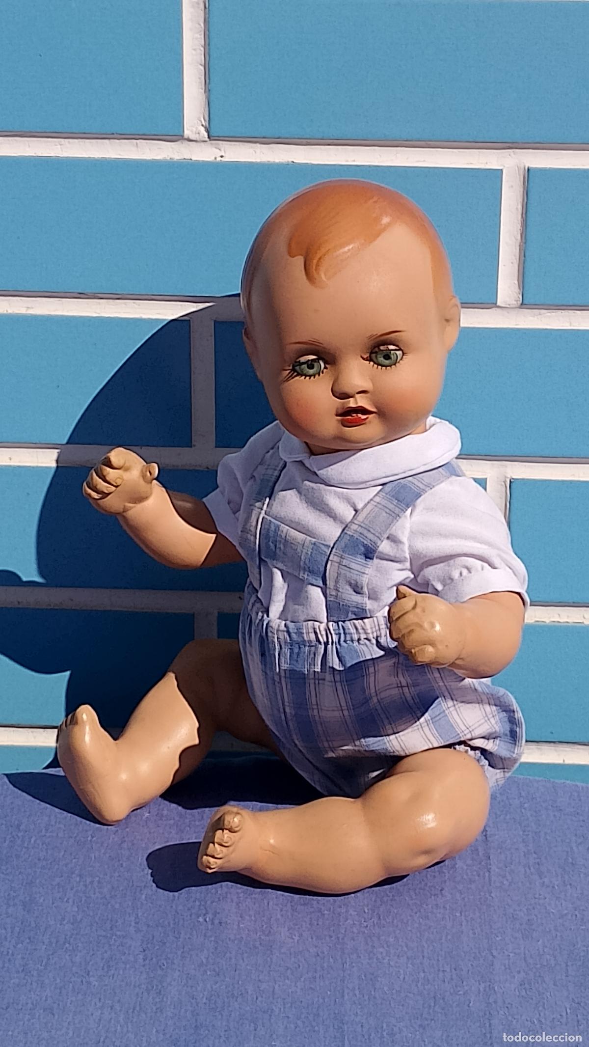 Mu&ntilde;eca espa&ntilde;ola clasica: Antiguo mu&ntilde;eco beb&eacute; de celuloide de Mu&ntilde;ecas Diana de pelo moldeado, a&ntilde;os 50
