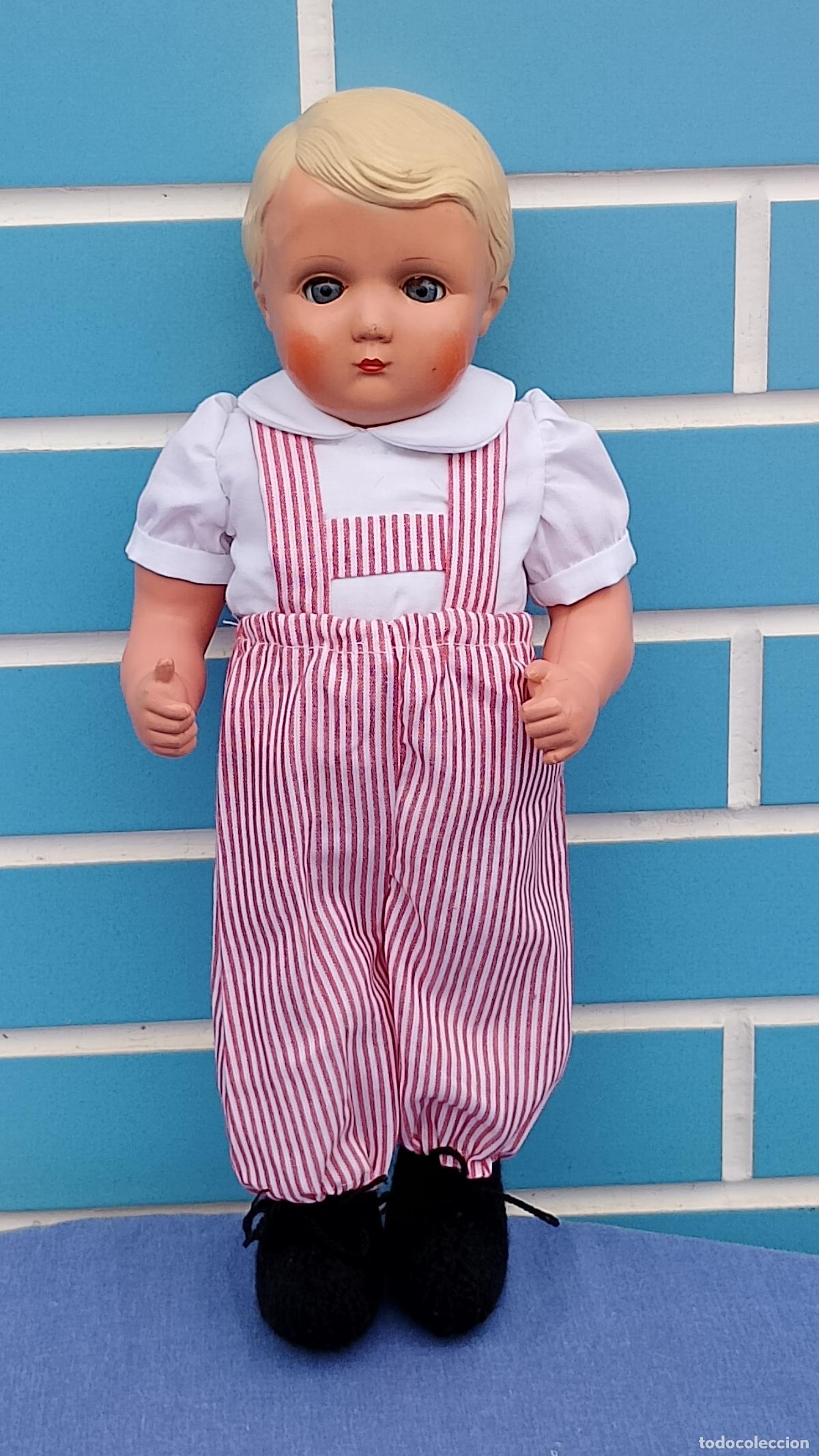 Mu&ntilde;eca espa&ntilde;ola clasica: Antiguo mu&ntilde;eco ni&ntilde;o de celuloide de Icsa de pelo moldeado, a&ntilde;os 50