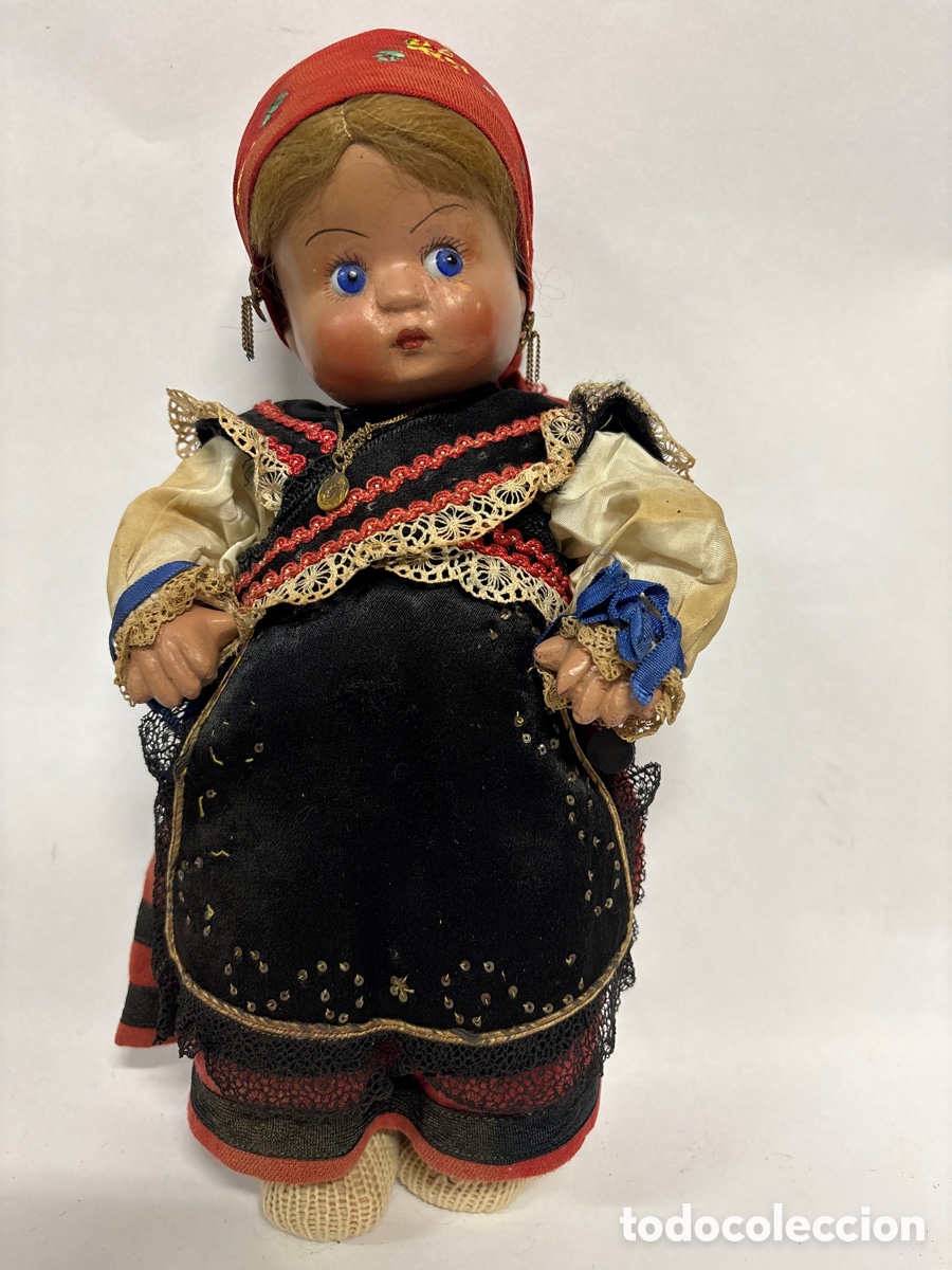 Mu&ntilde;eca espa&ntilde;ola clasica: Antigua mu&ntilde;eca Toni de los a&ntilde;os 40, con traje regional,cabello natural, ojo fijo de cristal