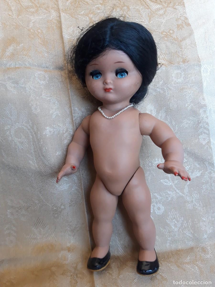 Mu&ntilde;eca espa&ntilde;ola clasica: Mu&ntilde;eca de celuloide, Linda Pirula, hacia 1950.