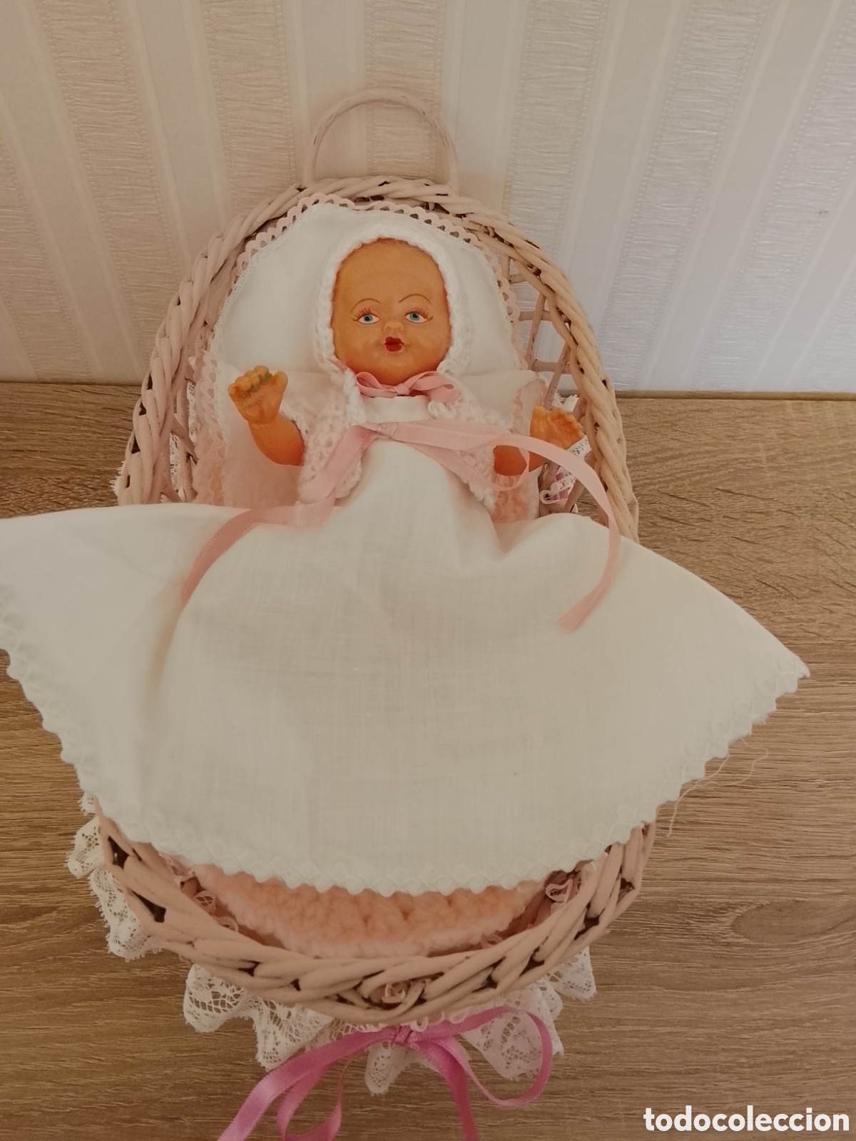 Mu&ntilde;eca espa&ntilde;ola clasica: Antigua cunina balanc&iacute;n ,con mu&ntilde;eco .Son de los a&ntilde;os 50-60.Ver fotos y leer descripci&oacute;n .