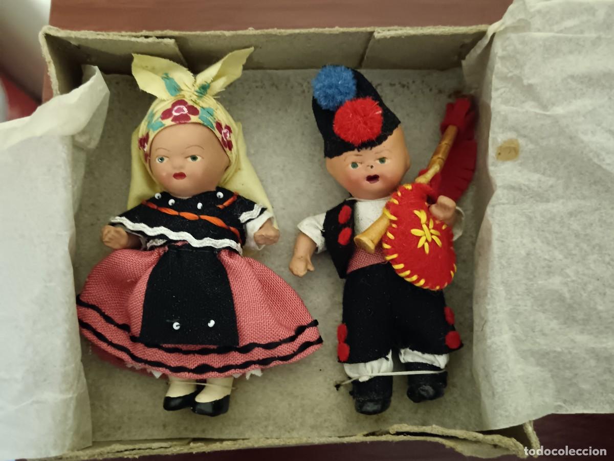 Mu&ntilde;eca espa&ntilde;ola clasica: PAREJA MU&Ntilde;ECOS REGIONALES GALLEGOS EN TERRACOTA A&Ntilde;OS 40 9 CM. ALTURA EN CAJA