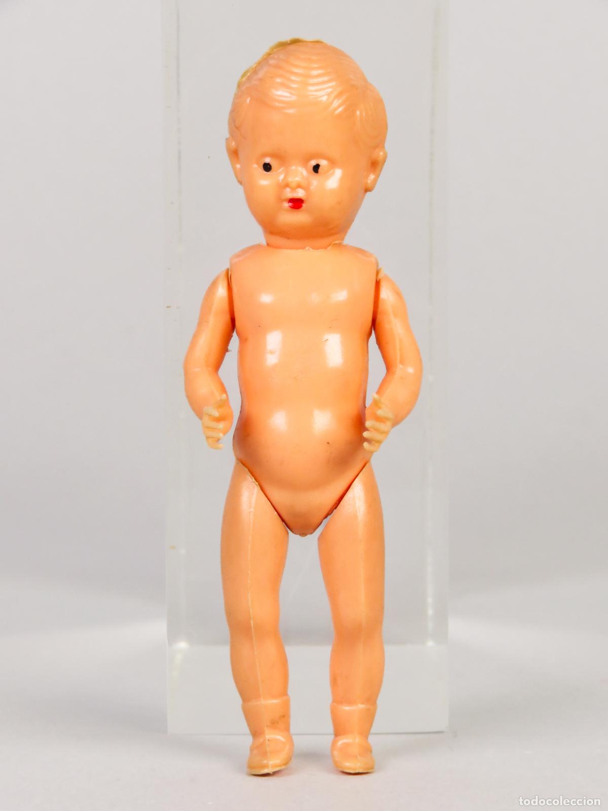 Mu&ntilde;eca espa&ntilde;ola clasica: Ni&ntilde;o beb&eacute; celuloide articulado a&ntilde;os 40 - 50 9 cm