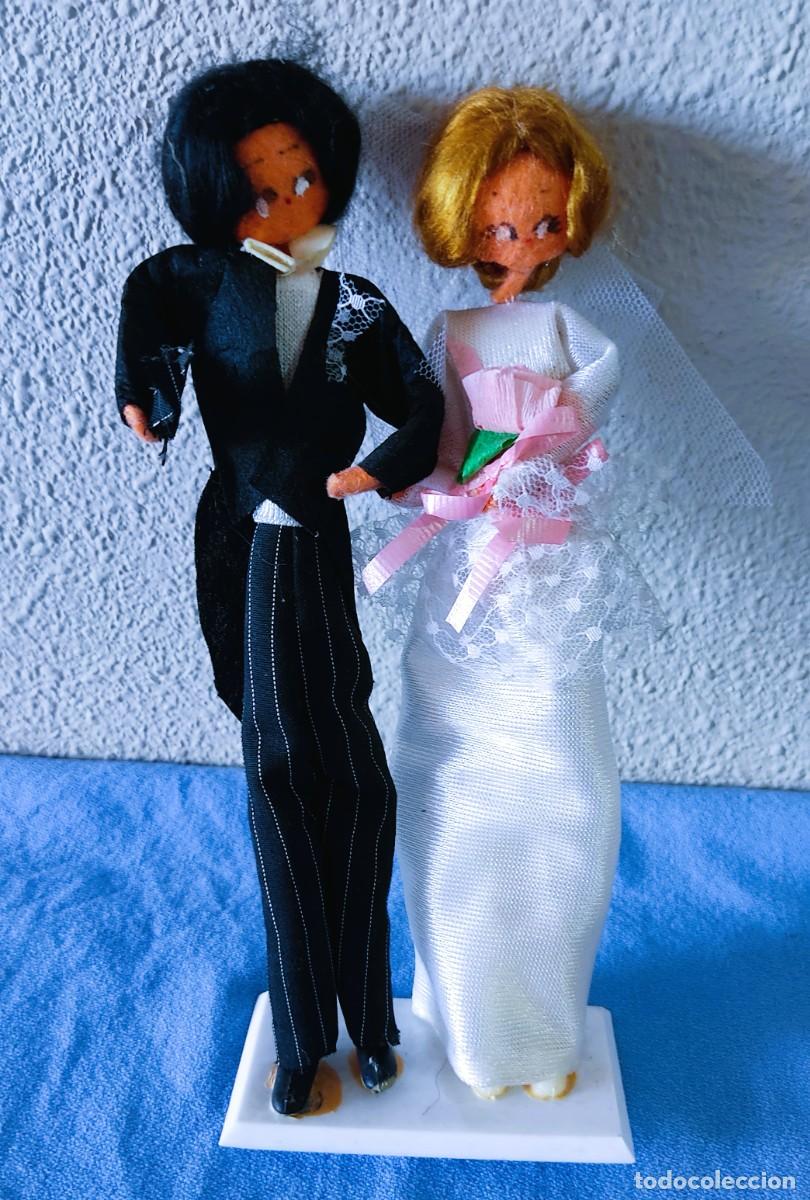 Mu&ntilde;eca espa&ntilde;ola clasica: PAREJA DE NOVIOS DE FIELTRO QUE PONIAN EN LOS PASTELES DE LAS BODAS A&Ntilde;OS 50/60