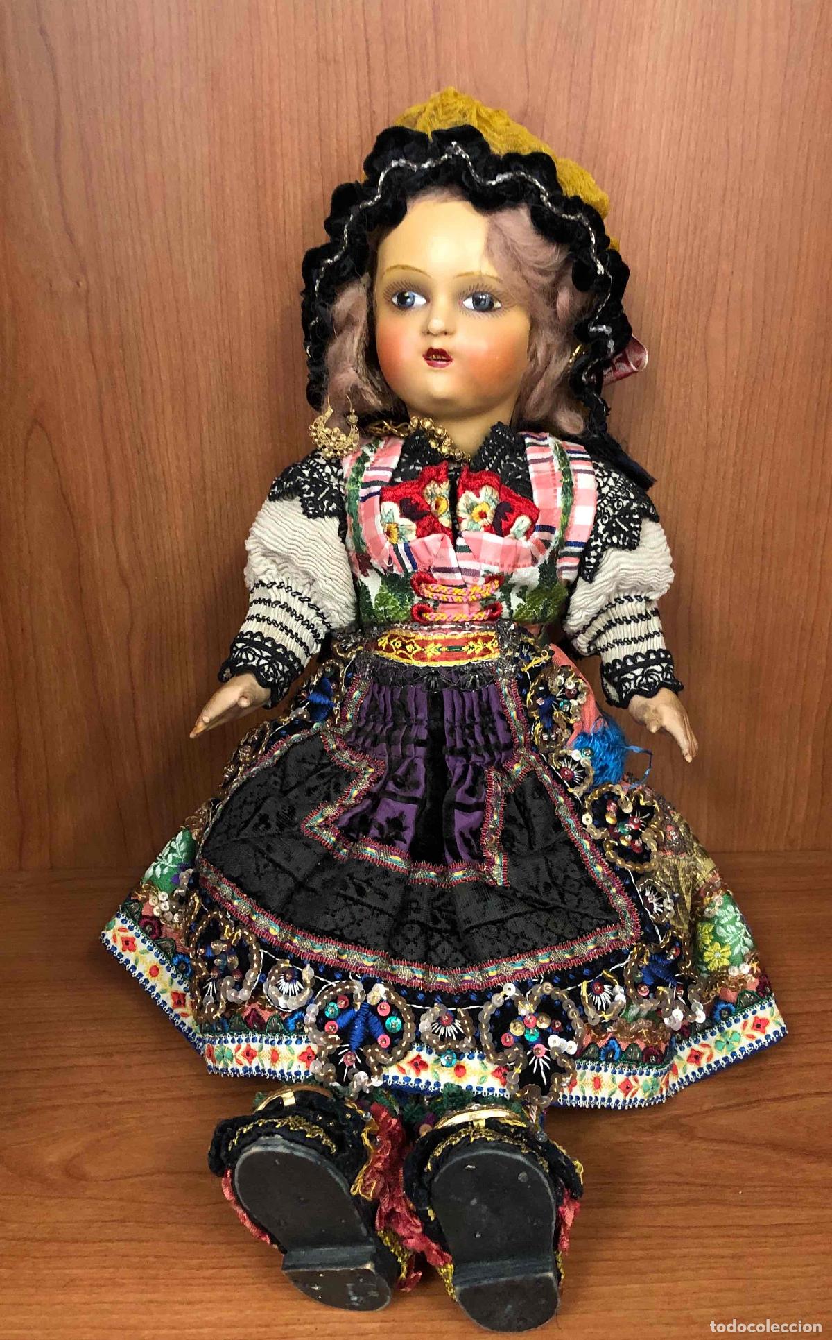 Mu&ntilde;eca espa&ntilde;ola clasica: ESPECTACULAR MU&Ntilde;ECA CARTON PIEDRA LAGARTERANA, ROPA HECHA A MANO, DE ORIGEN.