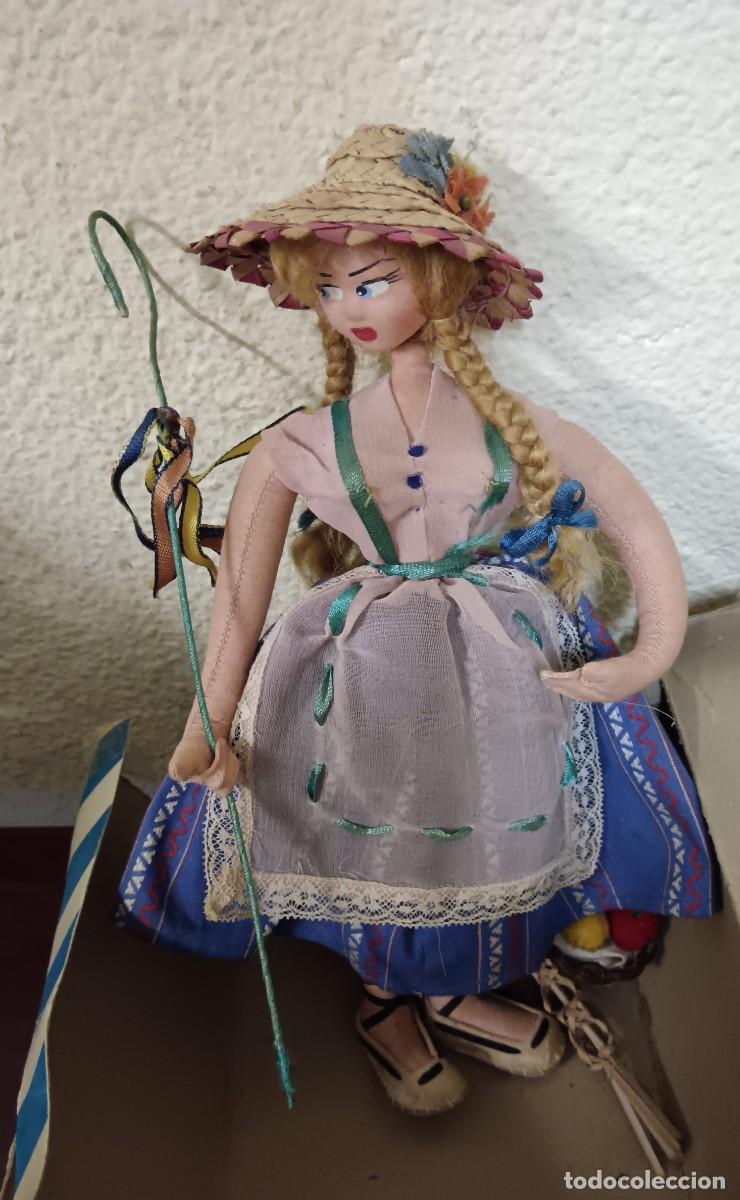 Mu&ntilde;eca espa&ntilde;ola clasica: MU&Ntilde;ECA FIELTRO REGIONAL MARCA LAYNA A&Ntilde;OS 60 CON CAJA 26 CM. ALTURA