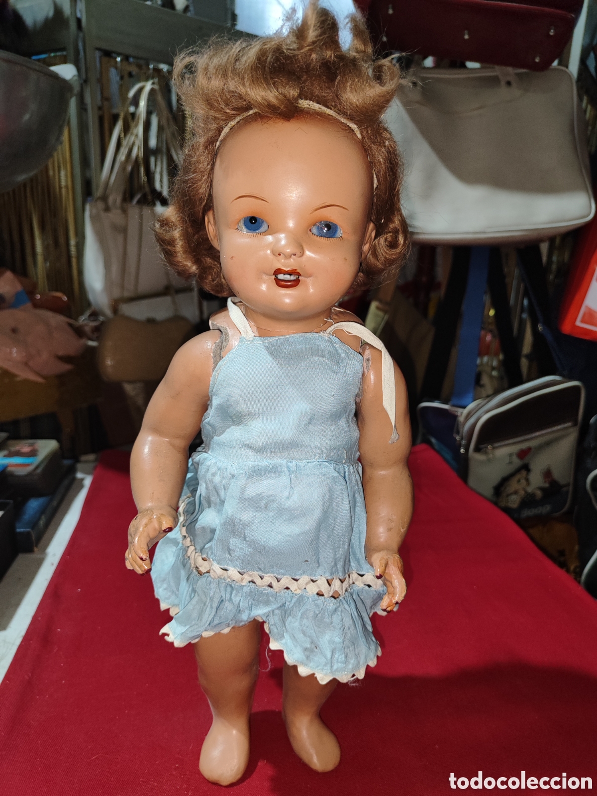 Mu&ntilde;eca espa&ntilde;ola clasica: Muy antigua mu&ntilde;eca de cart&oacute;n piedra con ojos de cristal leer la descripci&oacute;n