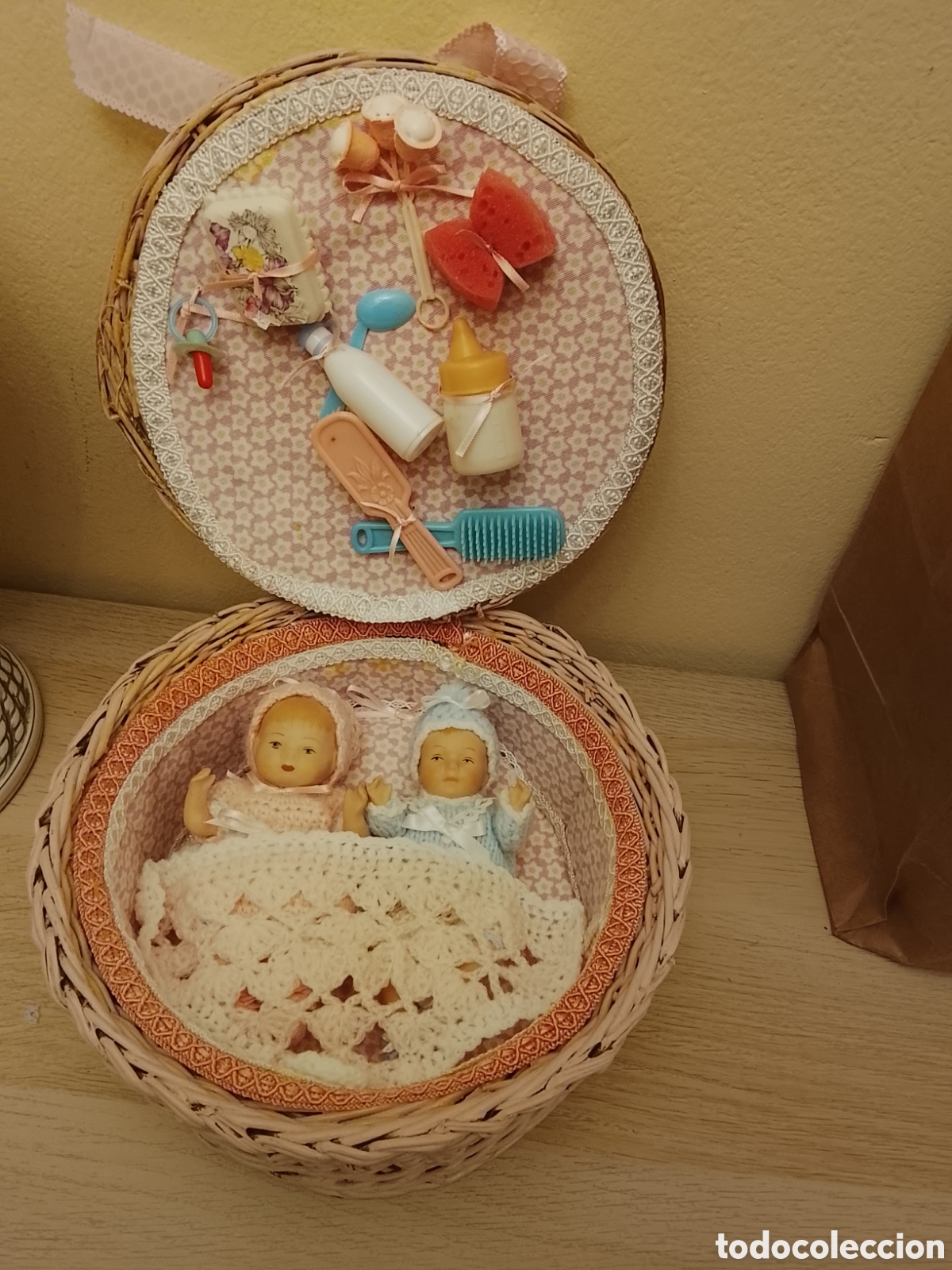 Mu&ntilde;eca espa&ntilde;ola clasica: Cesta canastilla con bebes de porcelana .Ver fotos y leer descripci&oacute;n .