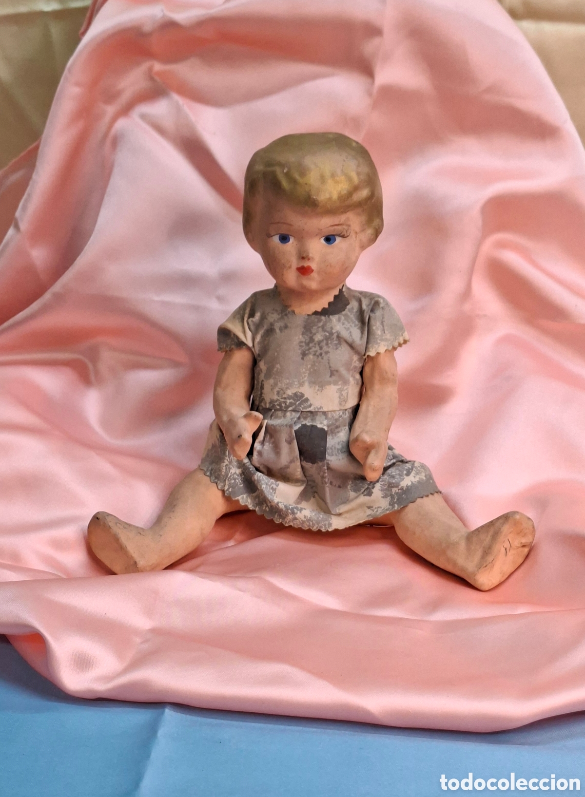 Mu&ntilde;eca espa&ntilde;ola clasica: Mu&ntilde;eca antigua de papel mach&eacute;