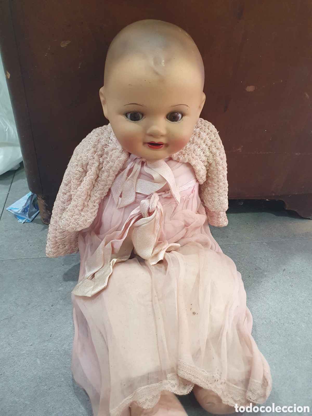 Boneca espanhola cl&aacute;ssica: Antiguo beb&eacute; cabeza en composicion y cuerpo de trapo. (L132)