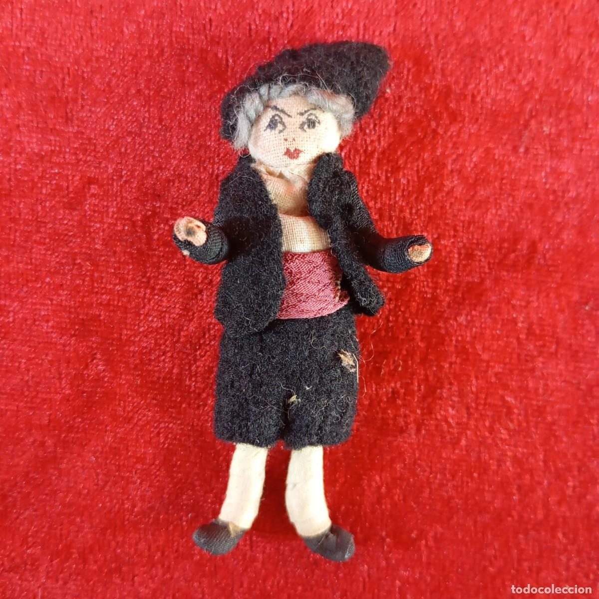 Mu&ntilde;eca espa&ntilde;ola clasica: ANTIGUA MU&Ntilde;ECA DE FIELTRO Y ALAMBRE - A&Ntilde;OS 40-50 - 8 X 3,5 CM / 2120
