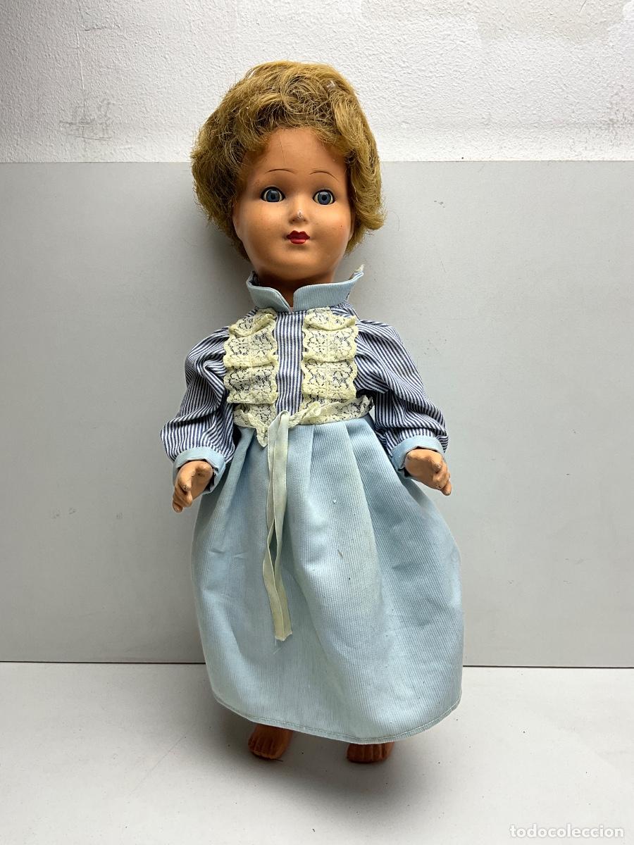 Mu&ntilde;eca espa&ntilde;ola clasica: MU&Ntilde;ECA CARTON PIEDRA CON MARCA EN LA CABEZA 42 S - A IDENTIFICAR - NECESITA LIMPIEZA Y RESTAURACION