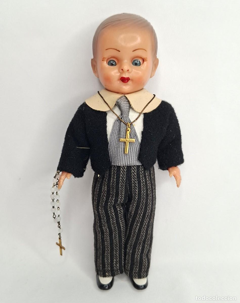 Boneca espanhola cl&aacute;ssica: MU&Ntilde;ECO DE CELULOIDE COMUNI&Oacute;N, OJOS DURMIENTES MIDE 17cm.