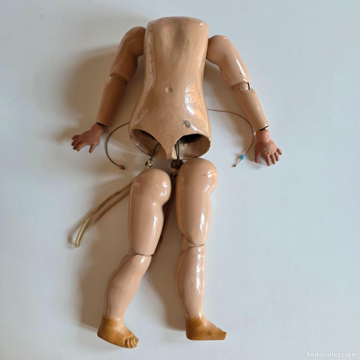 Mu&ntilde;eca espa&ntilde;ola clasica: Cuerpo de mu&ntilde;eca antigua Beb&eacute; Excelsior, Llu&iuml;sa Ferrer Marcet, 1905, pata restaurar