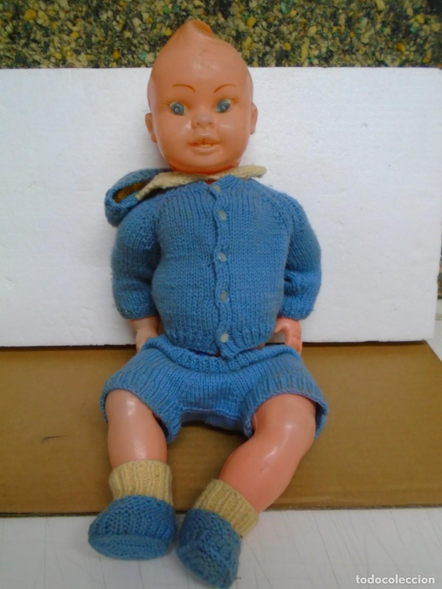 Mu&ntilde;eca espa&ntilde;ola clasica: ANTIGUO MU&Ntilde;ECO DE PLASTICO A&Ntilde;OS 60.MIDE 44 CM ALTO.NO TIENE MARCA.
