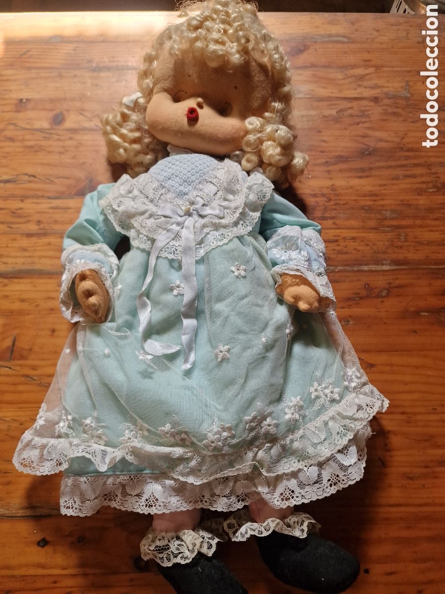 Classic Spanish Dolls: Antigua mu&ntilde;eca de fieltro,con ropa original,buen estado,medida 58 cm