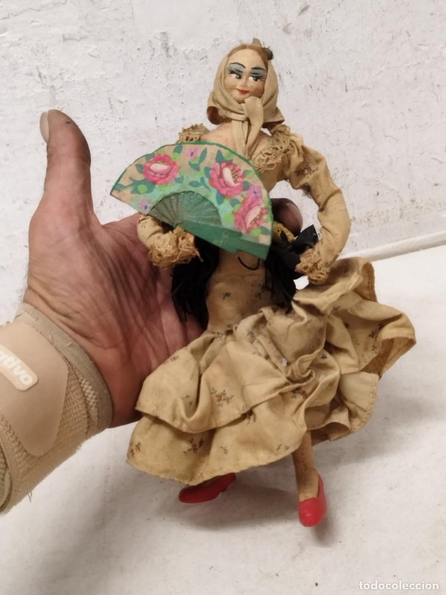 Bambola spagnola classica: Antigua mu&ntilde;eca de trapo y fieltro de estilo tradicional espa&ntilde;ol. Bailaora de flamenco. Andalucia.