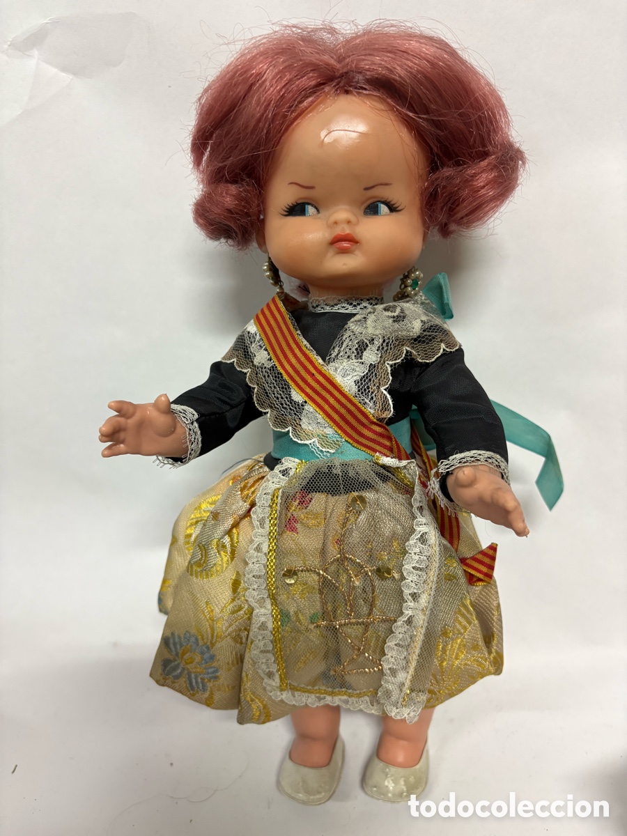 Mu&ntilde;eca espa&ntilde;ola clasica: Mu&ntilde;eca a&ntilde;os 60 con traje regional valenciana, Mide 32 cm
