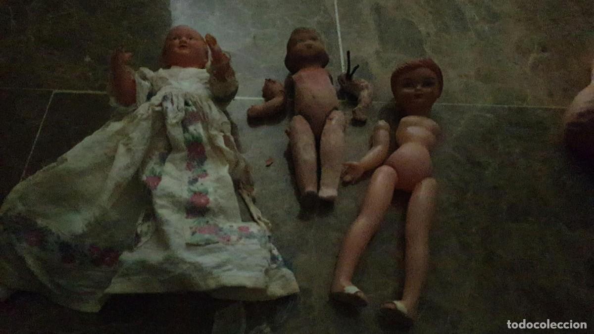 Mu&ntilde;eca espa&ntilde;ola clasica: tres mu&ntilde;ecas antiguas para reparar, celuloide, pasta composici&oacute;n y pl&aacute;stico.