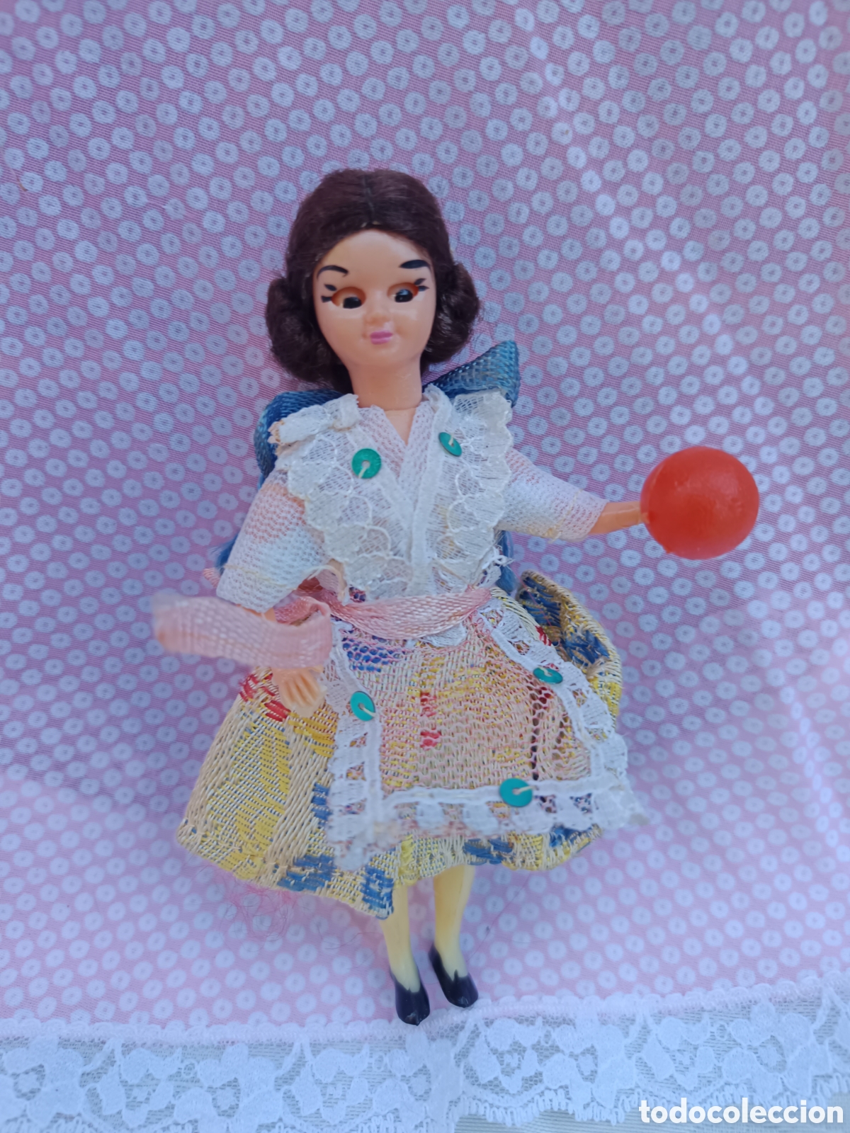 Mu&ntilde;eca espa&ntilde;ola clasica: mu&ntilde;eca miniatura con traje regional - Foto 1