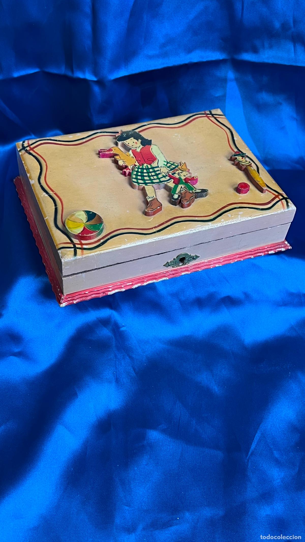 Mu&ntilde;eca espa&ntilde;ola clasica: ANTIGUO COSTURERO INFANTIL EN MADERA