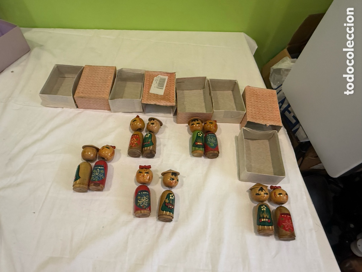 Mu&ntilde;eca espa&ntilde;ola clasica: Lote 5 parejas de mu&ntilde;ecas antiguas de madera Aprox : a&ntilde;os 40-50 .