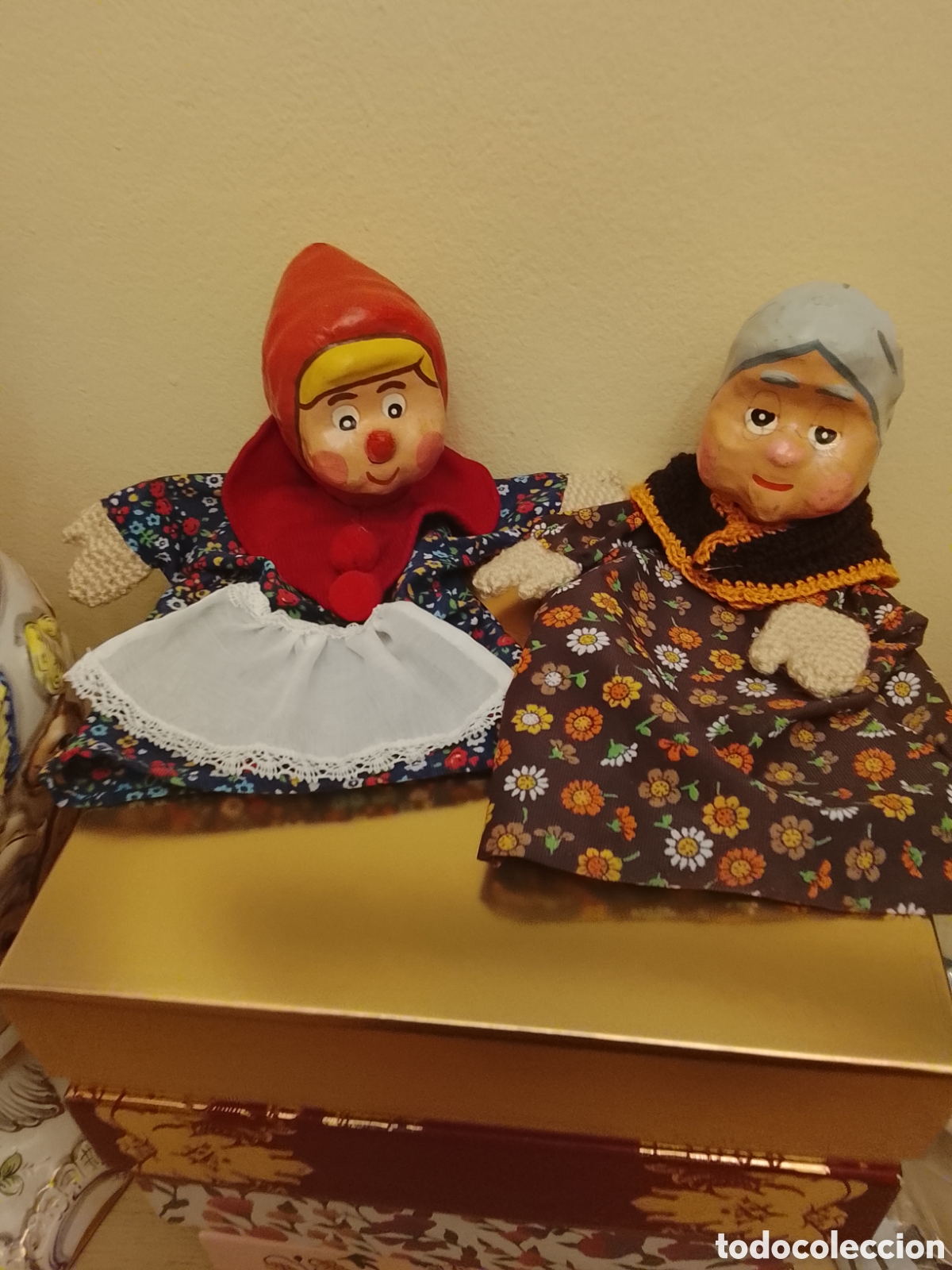 Mu&ntilde;eca espa&ntilde;ola clasica: Pareja de marionetas de cart&oacute;n ,a&ntilde;os 50.Caperucita y su mam&aacute;.Ver fotos y descripci&oacute;n
