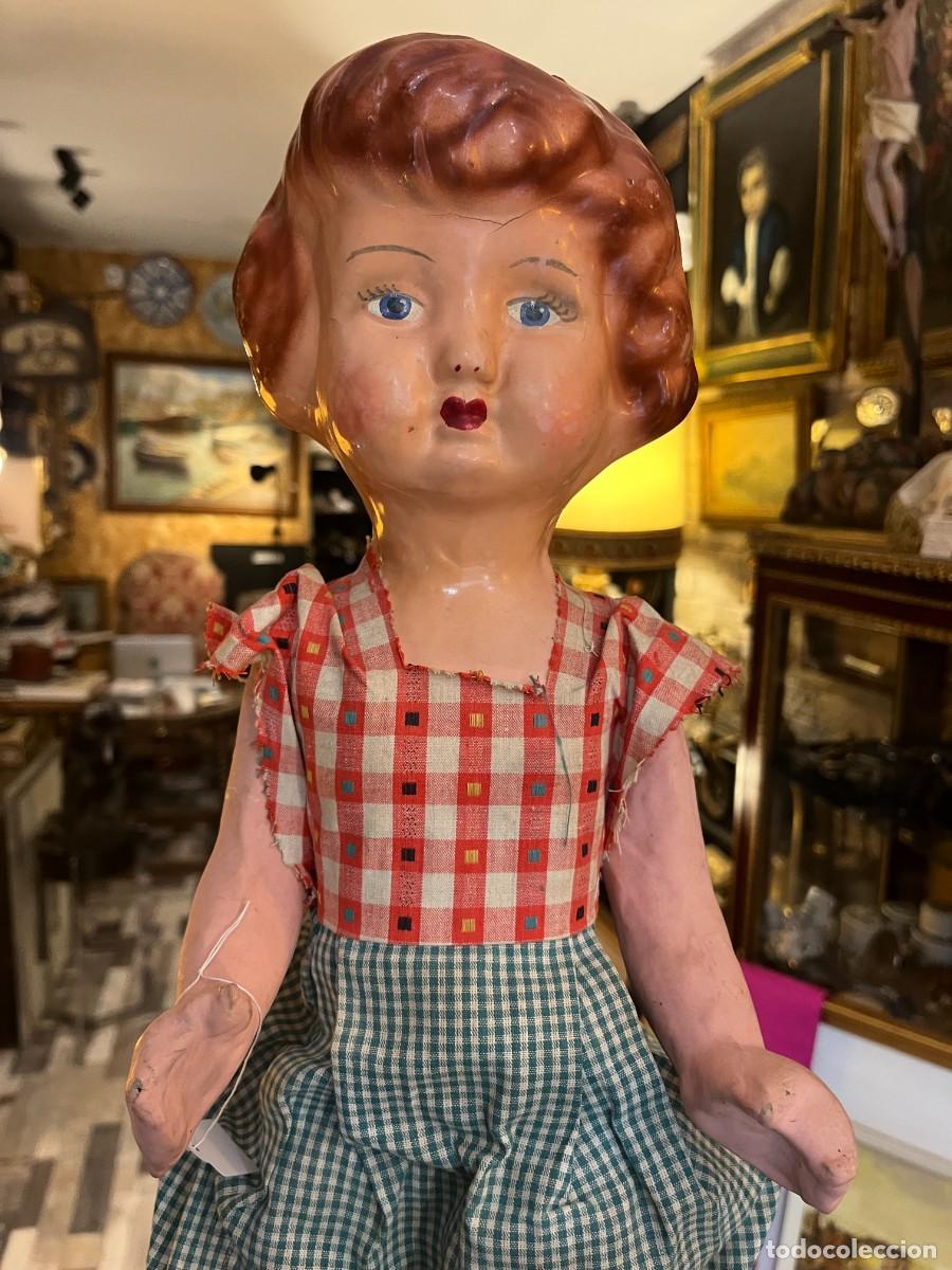 Mu&ntilde;eca espa&ntilde;ola clasica: Mu&ntilde;eca antigua de cart&oacute;n piedra tipo pepona pelo moldeado 55 cm a&ntilde;os 40 50
