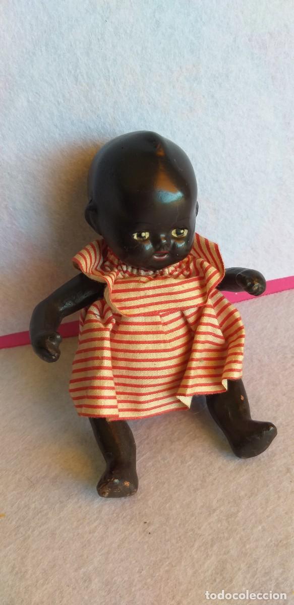 Mu&ntilde;eca espa&ntilde;ola clasica: ANTIGUA MU&Ntilde;ECA BEBE NEGRITA EN TERRACOTA ROPA ORIGINAL A&Ntilde;OS 50