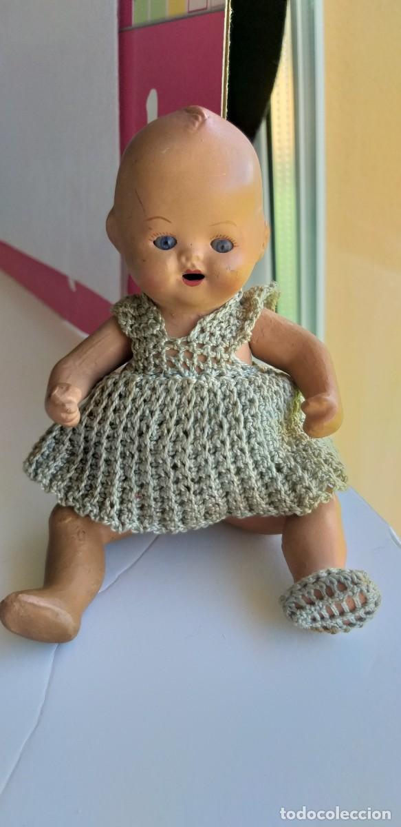 Mu&ntilde;eca espa&ntilde;ola clasica: ANTIGUA MU&Ntilde;ECA BEBE EN TERRACOTA OJOS DURMIENTES Y ROPA DE PUNTO ORIGINAL A&Ntilde;OS 50