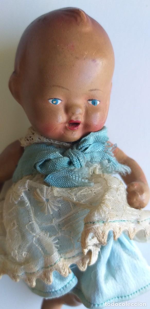 Mu&ntilde;eca espa&ntilde;ola clasica: ANTIGUA MU&Ntilde;ECA BEBE EN TERRACOTA SIN UNA PIERNA Y VESTIDO ORIGINAL A&Ntilde;OS 50