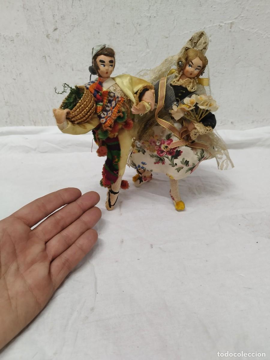Mu&ntilde;eca espa&ntilde;ola clasica: Pareja de Mu&ntilde;ecos Valencianos de Tela y Alambre Tipo Layna / Rold&aacute;n - Falleros A&ntilde;os 50 Vintage.