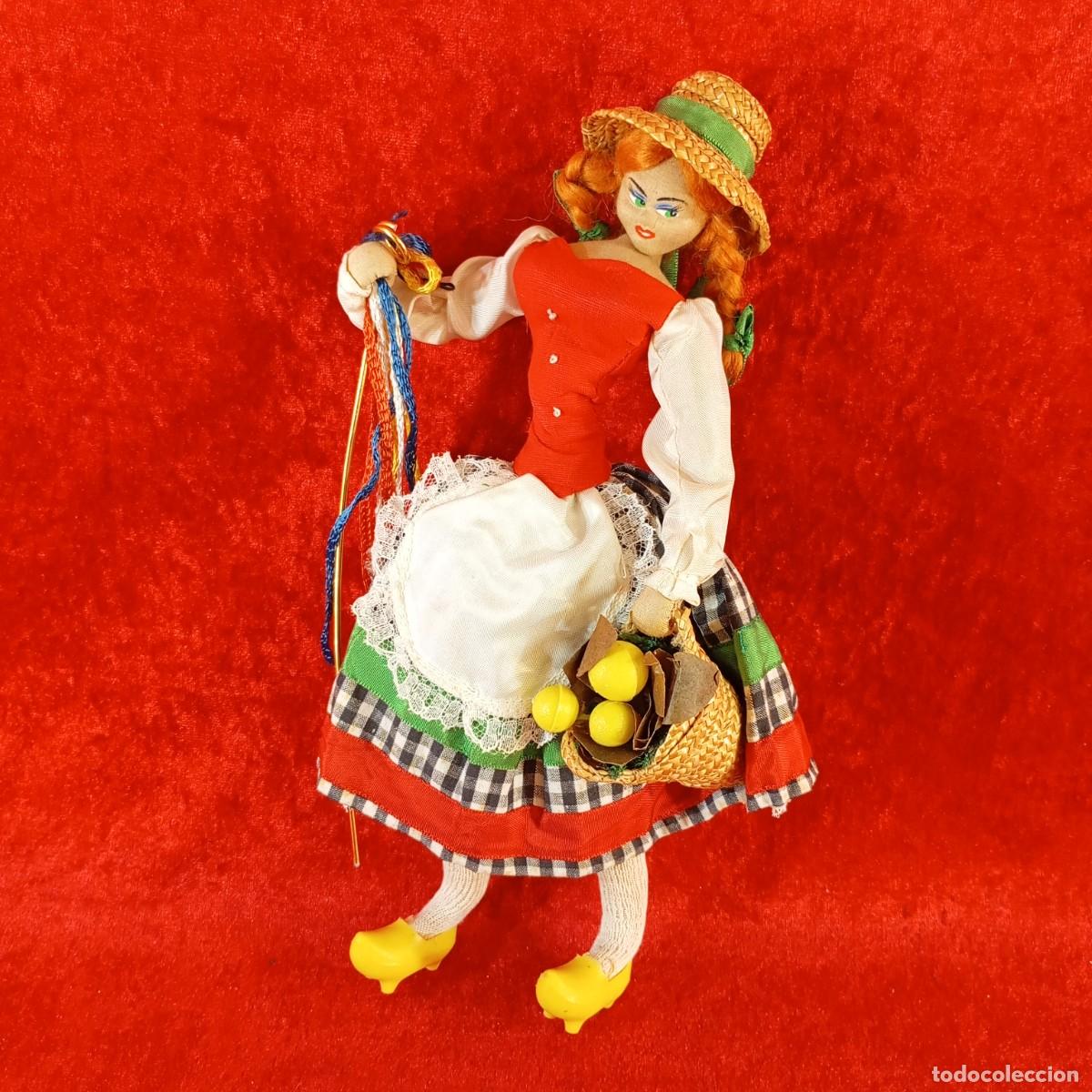 Mu&ntilde;eca espa&ntilde;ola clasica: PRECIOSA MU&Ntilde;ECA - TRAJE TRADICIONAL HOLAND&Eacute;S - HECHA A MANO CON ESTRUCTURA MET&Aacute;LICA Y TEJIDO