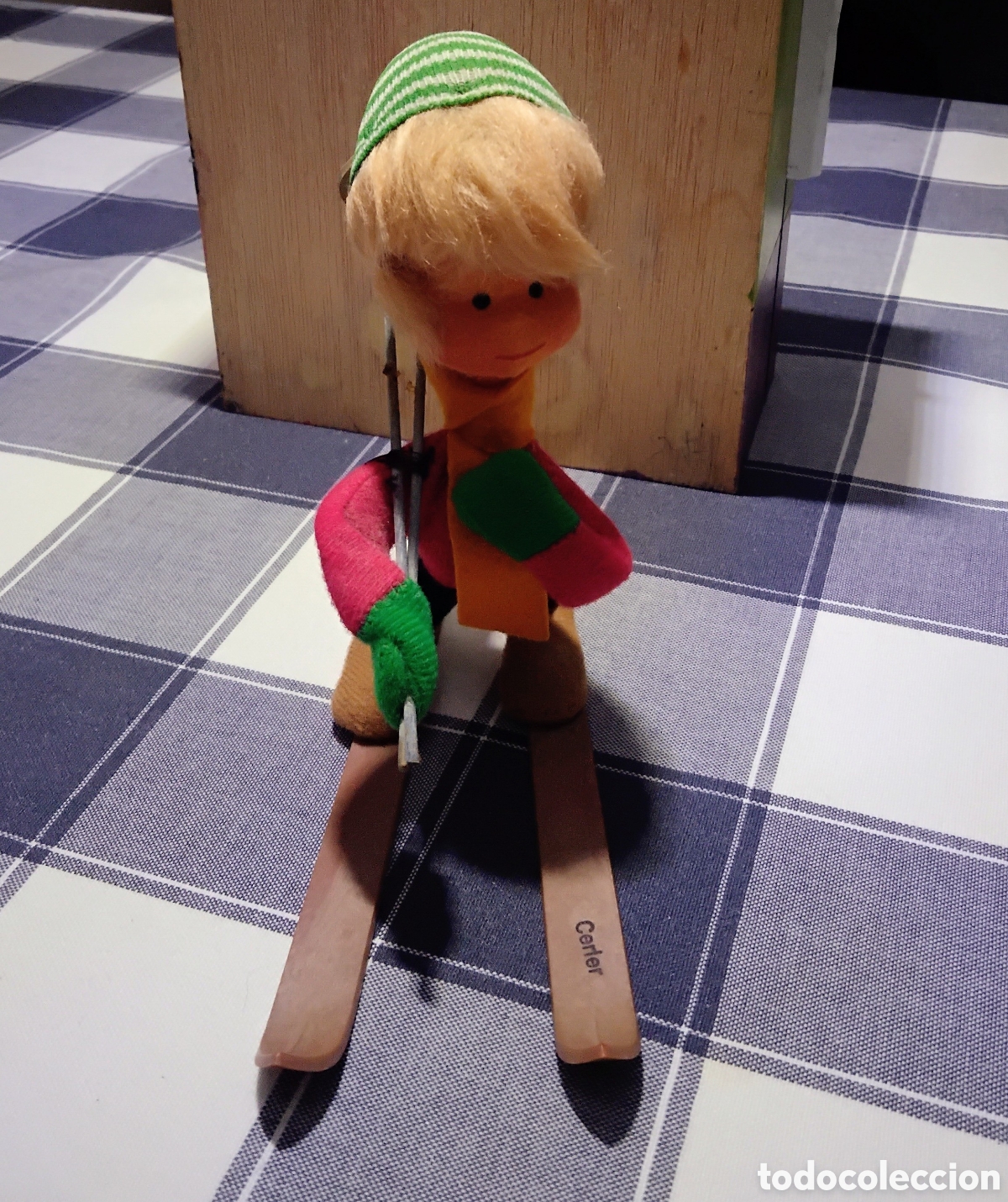 Mu&ntilde;eca espa&ntilde;ola clasica: MU&Ntilde;ECO DE FIELTRO VESTIDO DE ESQUIADOR