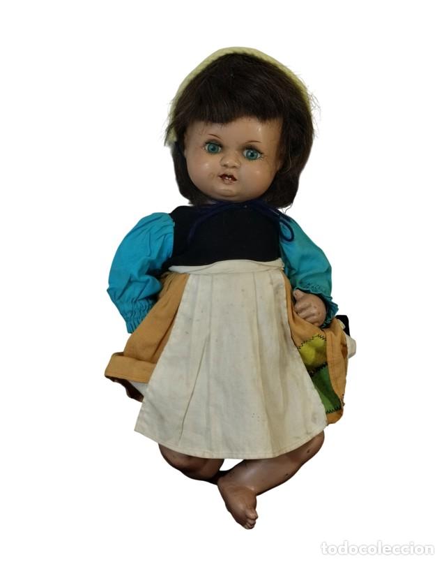 Mu&ntilde;eca espa&ntilde;ola clasica: ANTIGUA MU&Ntilde;ECA CON TRAJE TRADICIONAL. DIANA. CELULOIDE PINTADO. ESPA&Ntilde;A. CIRCA 1950.