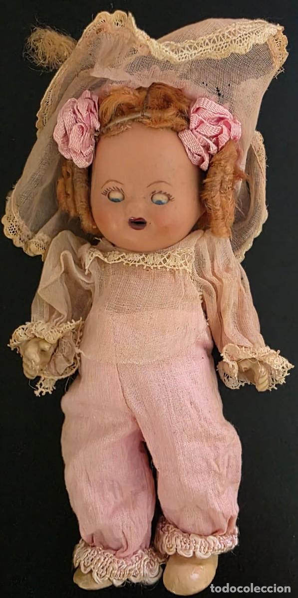 Mu&ntilde;eca espa&ntilde;ola clasica: Mu&ntilde;eca Antigua de Colecci&oacute;n con Ojos Durmientes y Traje Rosa de Encaje &ndash; Estilo A&ntilde;os 30-40
