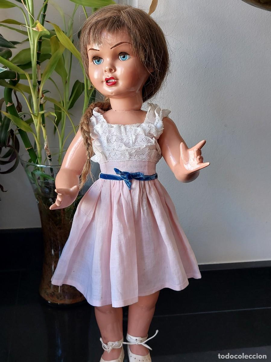 Mu&ntilde;eca Gisela: MU&Ntilde;ECA LILI DE CART&Oacute;N MARCADA CON ROPA ORIGINAL - Foto 2