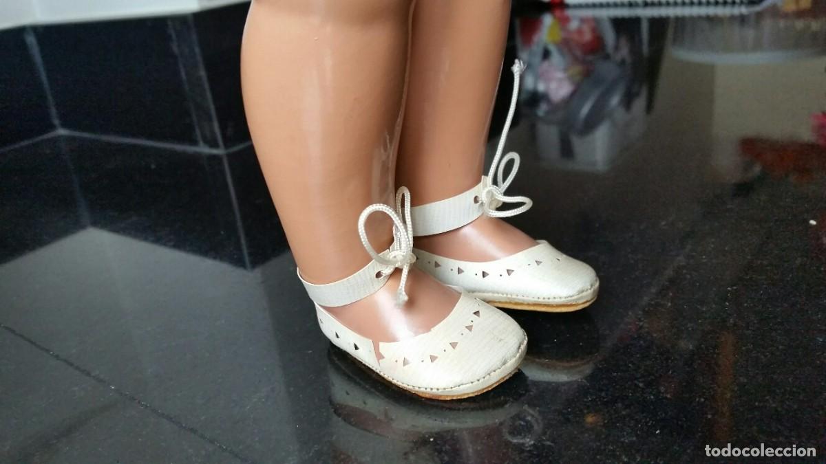 Mu&ntilde;eca Gisela: MU&Ntilde;ECA LILI DE CART&Oacute;N MARCADA CON ROPA ORIGINAL - Foto 18