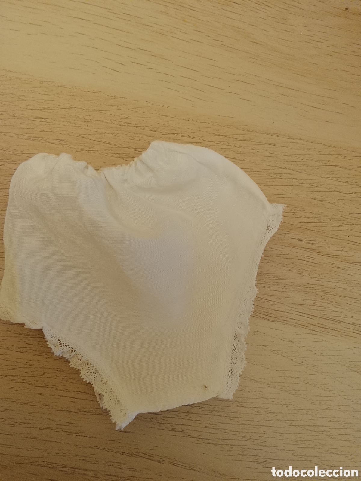 Mu&ntilde;eca Gisela: Aut&eacute;ntica braga de mu&ntilde;eca Gisela de primera &eacute;poca .Es de sed&oacute;n ,y adornada con puntilla .