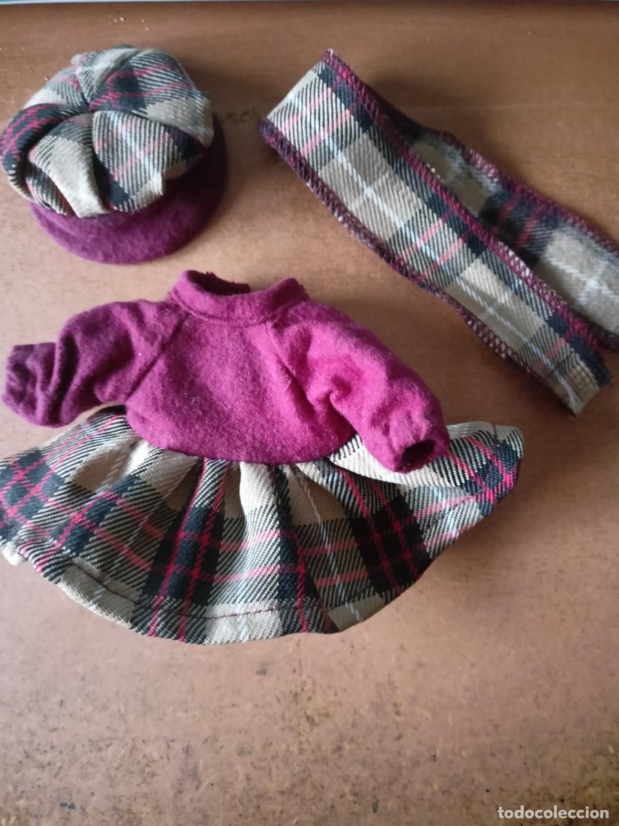 Poup&eacute;e Mariquita P&eacute;rez et Juanin: Conjunto vestido, gorra y bufanda mini Mariquita Perez 20 cms