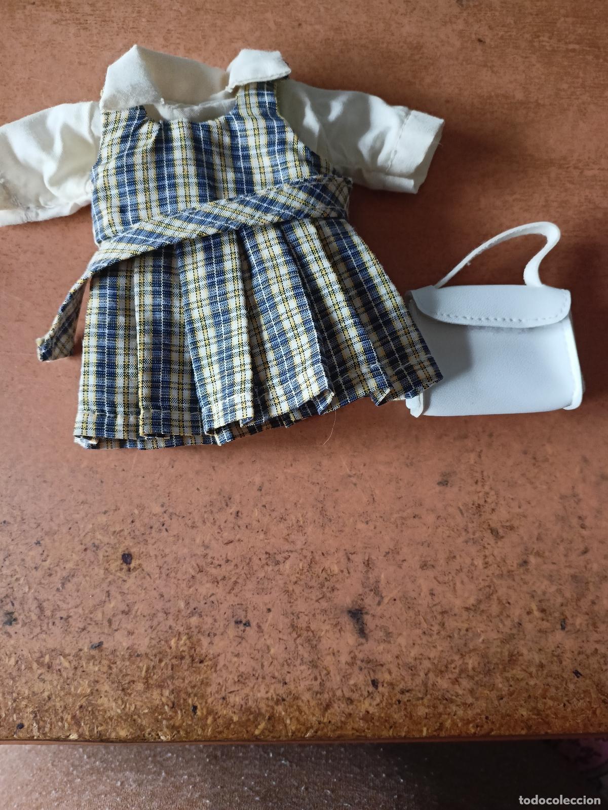 Poup&eacute;e Mariquita P&eacute;rez et Juanin: Uniforme de colegio con cartera mini Mariquita Perez (20cm)