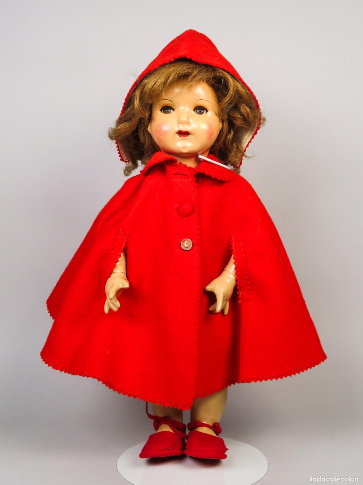 Mu&ntilde;eca Mariquita P&eacute;rez y Juanin: Capa Caperucita roja Mariquita P&eacute;rez con zapatillas rojas a&ntilde;os 40