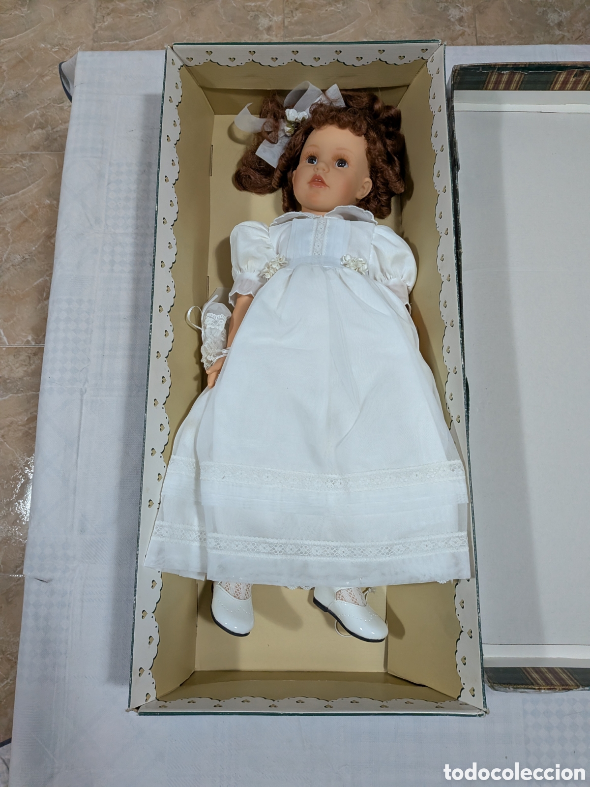 Mu&ntilde;eca Mariquita P&eacute;rez y Juanin: Mu&ntilde;eca Mariquita P&eacute;rez Miel de Abeja en su caja
