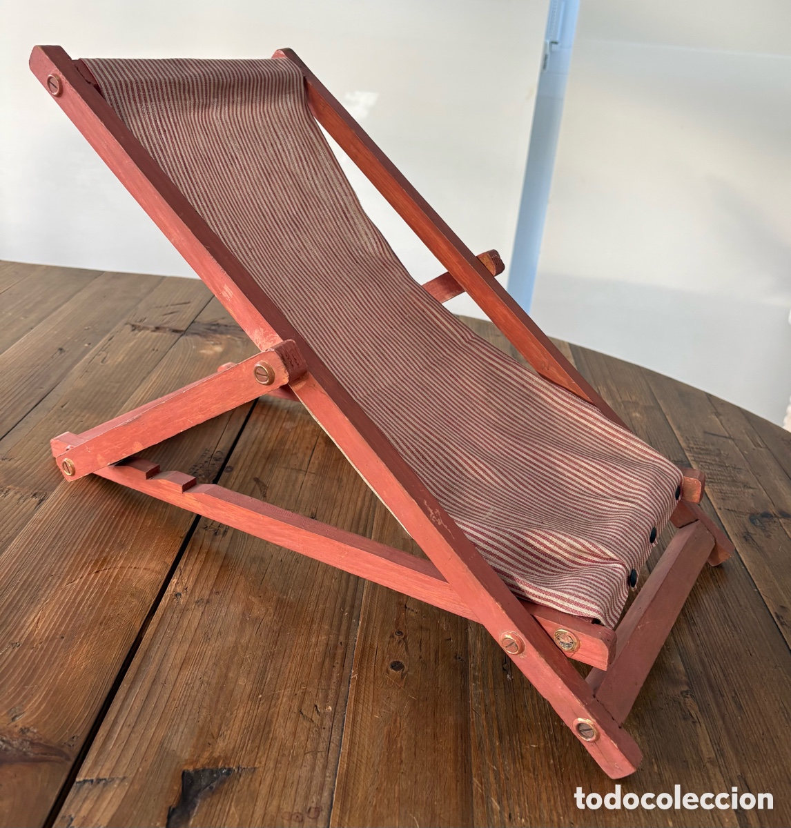 Poup&eacute;e Mariquita P&eacute;rez et Juanin: Hamaca plegable original de Mariquita P&eacute;rez. De madera color teja que soportar el emblem&aacute;tico tej&iacute;