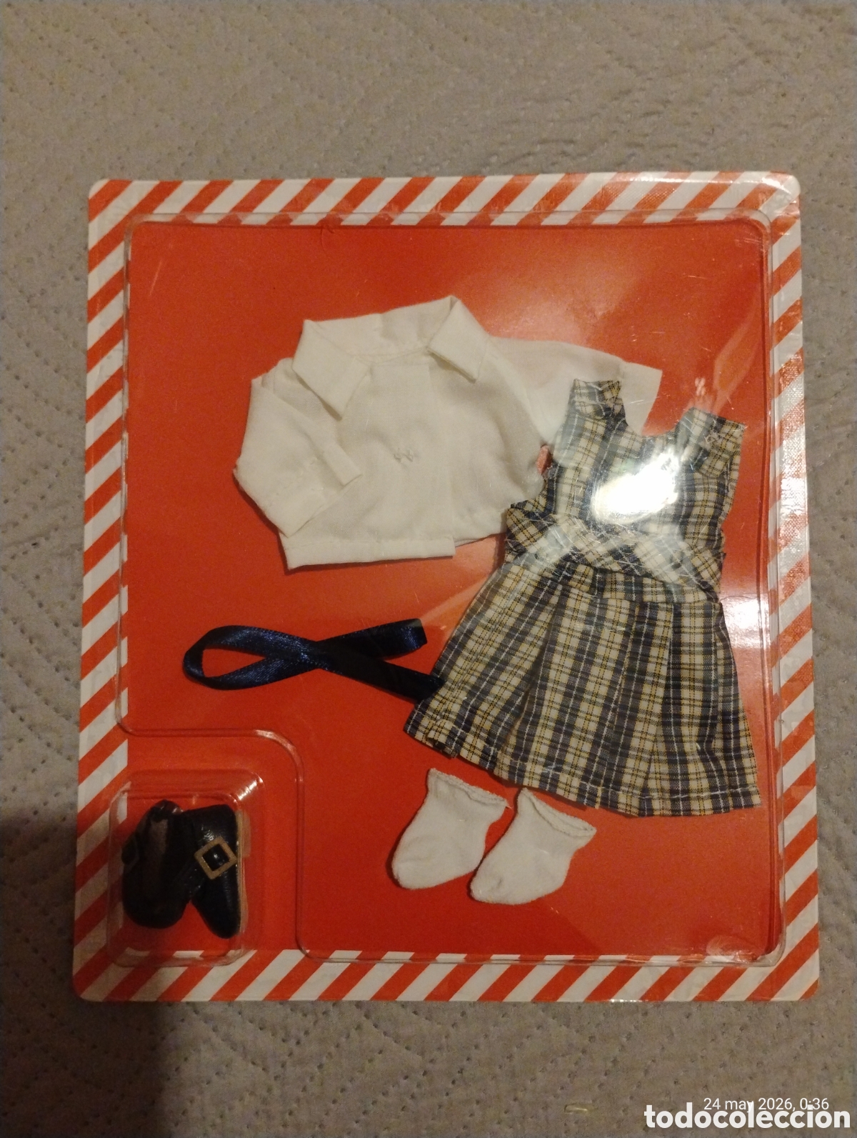 Mu&ntilde;eca Mariquita P&eacute;rez y Juanin: Bl&iacute;ster Ropa Mini Mariquita P&eacute;rez (20 cm) - Uniforme Colegiala con Cartera